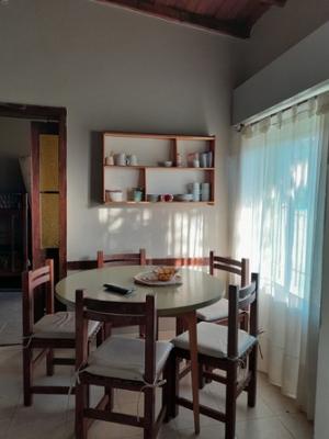 Casa en alquiler en Necochea. 3 ambientes, 1 baño y capacidad de 3 a 5 personas. 