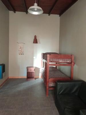 Casa en alquiler en Necochea. 3 ambientes, 1 baño y capacidad de 3 a 5 personas. 