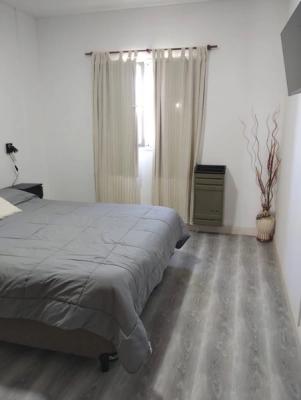 Departamento en alquiler en Necochea. 2 ambientes, 1 baño y capacidad de 2 a 4 personas. A 300 m de la playa