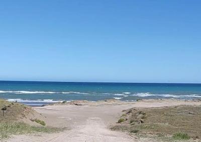 Casa en alquiler en Necochea. 1 ambientes, 1 baño y capacidad de 1 a 4 personas. A 200 m de la playa