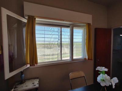 Casa en alquiler en Necochea. 1 ambientes, 1 baño y capacidad de 1 a 4 personas. A 200 m de la playa