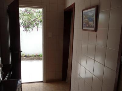 Casa en alquiler en Necochea. 2 ambientes, 1 baño y capacidad de 2 a 4 personas. 