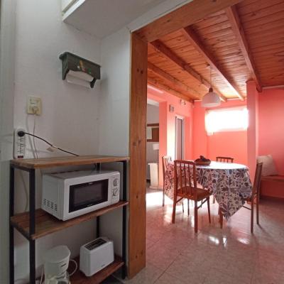 Departamento en alquiler en Necochea. 3 ambientes, 1 baño y capacidad de 2 a 4 personas. A 200 m de la playa