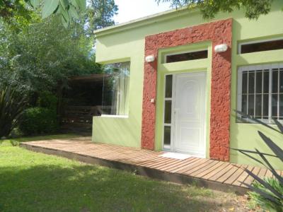 Casa en alquiler en Necochea. 2 ambientes, 1 baño y capacidad de 1 a 4 personas. 