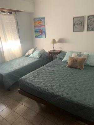 Casa en alquiler en Necochea. 2 ambientes, 1 baño y capacidad de 2 a 4 personas. 