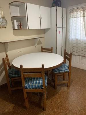 Casa en alquiler en Necochea. 2 ambientes, 1 baño y capacidad de 2 a 4 personas. 