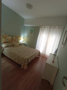 Departamento en alquiler en Necochea. 2 ambientes, 1 baño y capacidad de 1 a 4 personas. 