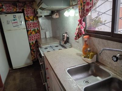 Casa en alquiler en Necochea. 5 ambientes, 1 baño y capacidad de 2 a 5 personas. 