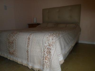 Departamento en alquiler en Necochea. 2 ambientes, 1 baño y capacidad de 2 a 4 personas. A menos de 50 m de la playa