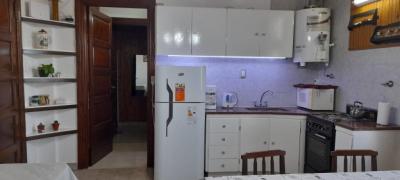 Departamento en alquiler en Necochea. 2 ambientes, 1 baño y capacidad de 2 a 4 personas. A 50 m de la playa