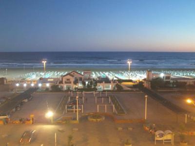 Departamento en alquiler en Necochea. 2 ambientes, 1 baño y capacidad de 2 a 4 personas. A 50 m de la playa