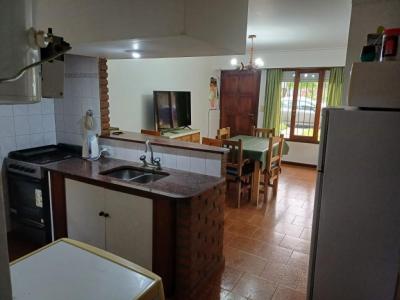 Departamento en alquiler en Necochea. 2 ambientes, 1 baño y capacidad de 1 a 3 personas. A 250 m del centro