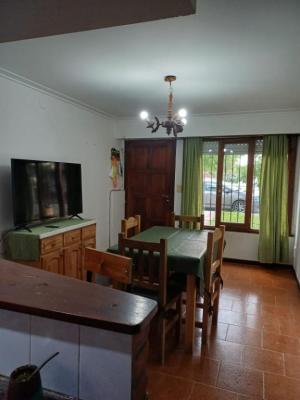 Departamento en alquiler en Necochea. 2 ambientes, 1 baño y capacidad de 1 a 3 personas. A 250 m del centro