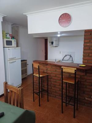 Departamento en alquiler en Necochea. 2 ambientes, 1 baño y capacidad de 1 a 3 personas. A 250 m del centro