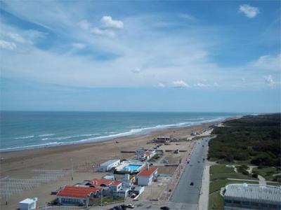 Departamento en alquiler en Necochea. 2 ambientes, 1 baño y capacidad de 2 a 4 personas. A 50 m de la playa