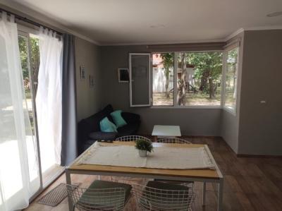 Casa en alquiler en Necochea. 3 ambientes, 1 baño y capacidad de 2 a 4 personas. 