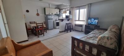 Departamento en alquiler en Necochea. 2 ambientes, 1 baño y capacidad de 1 a 4 personas. A 50 m de la playa