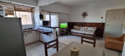 Departamento en alquiler en Necochea. 2 ambientes, 1 baño y capacidad de 1 a 4 personas. A 50 m de la playa