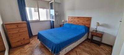 Departamento en alquiler en Necochea. 2 ambientes, 1 baño y capacidad de 1 a 4 personas. A 50 m de la playa